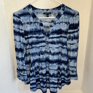 Sami & Jo Blue Blouse Size Med 3/4 Sleeve “V” Neck Pleated Flowing Embroidered